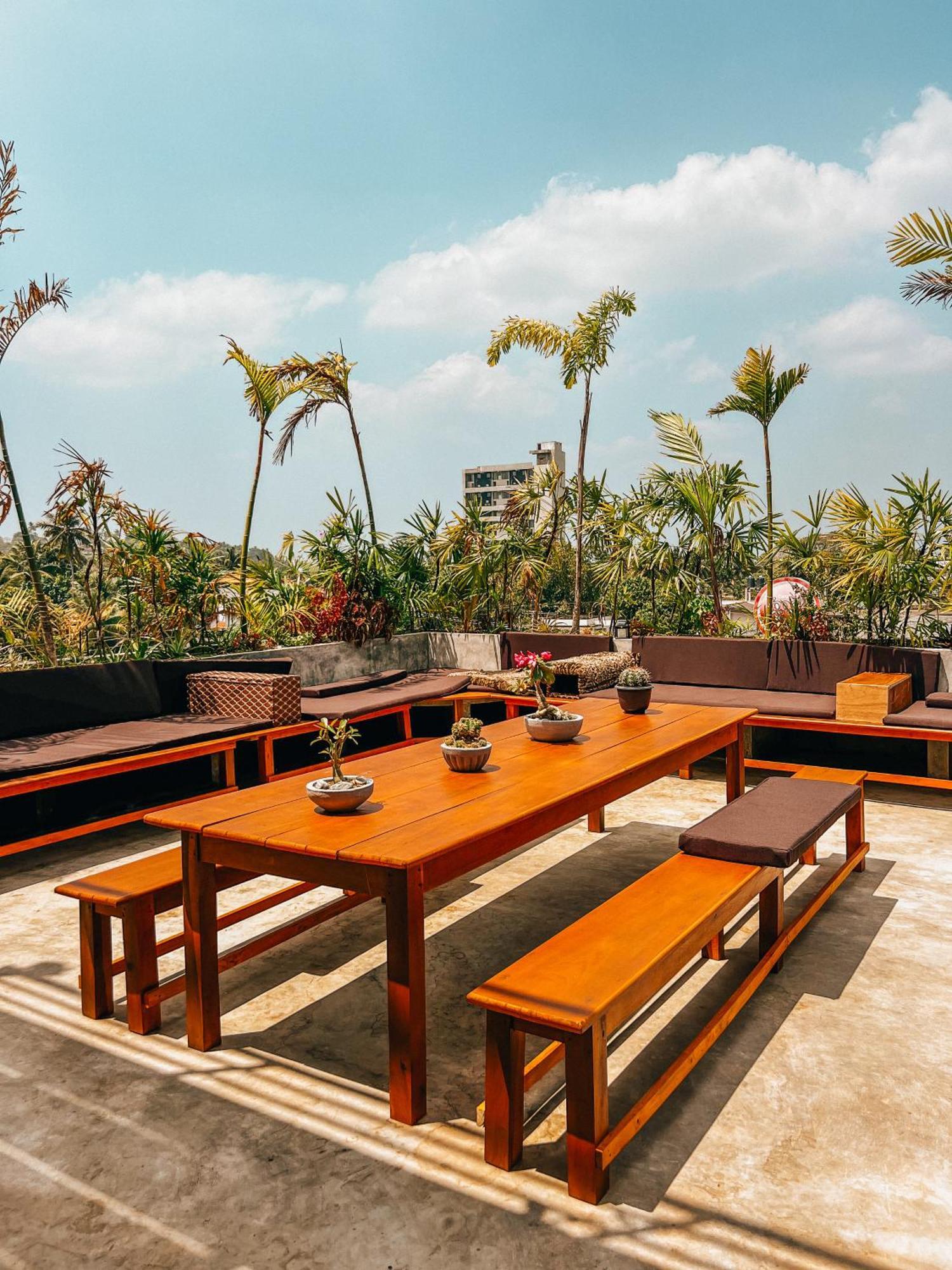 Yasis Surf Lodge Мириса Екстериор снимка